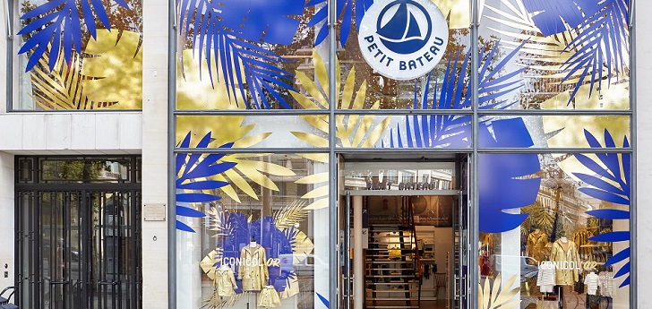 Escaparate de un flagship store de Petit Bateau Petit Bateau ‘reactiva’ su estrategia en España y ficha un ex IKKS para pilotar el país